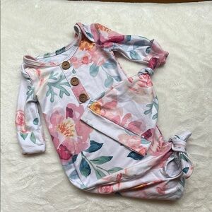 0-3m Caden Lane Floral Baby Knotted Gown with Matching Hat